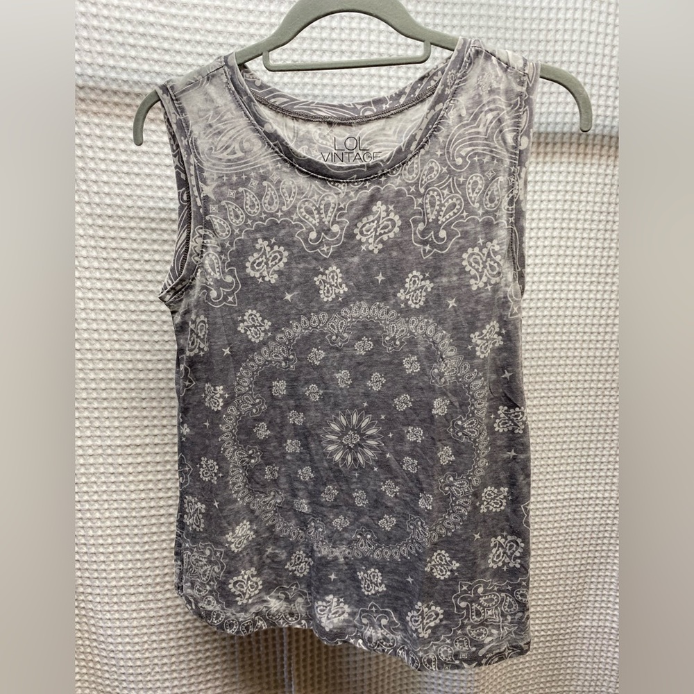LIKE NEW VINTAGE LIKE GRAPHIC TANK